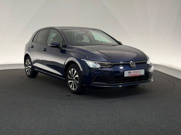 Gebrauchtwagen Volkswagen Golf Golf VIII Lim. 1.0 TSI*ACTIVE*LED-LHZ-SPUR-APP in Fulda
